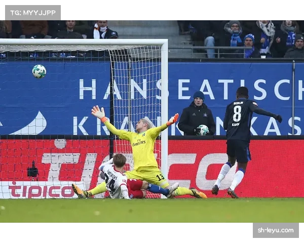 多特蒙德高位逼抢迫使汉堡长传 但第二落点控制占据优势